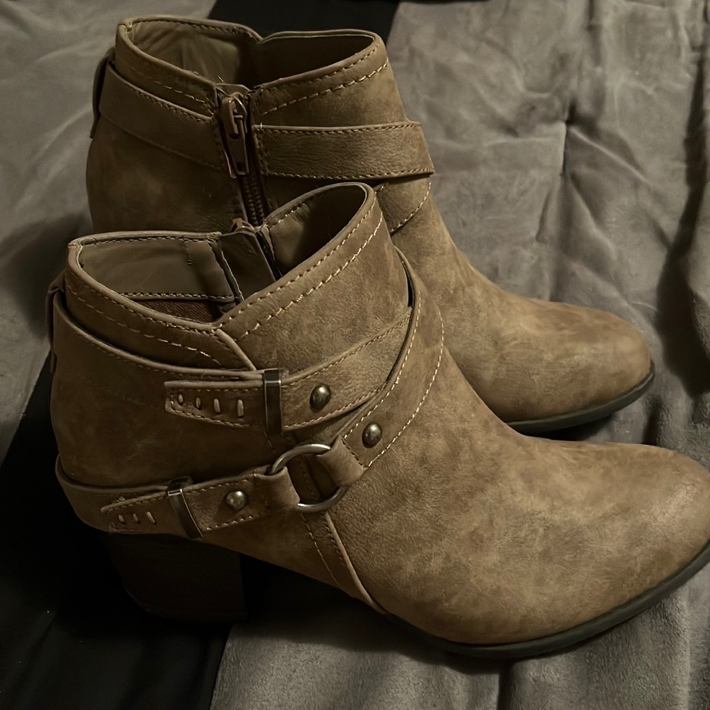 Zip up booties